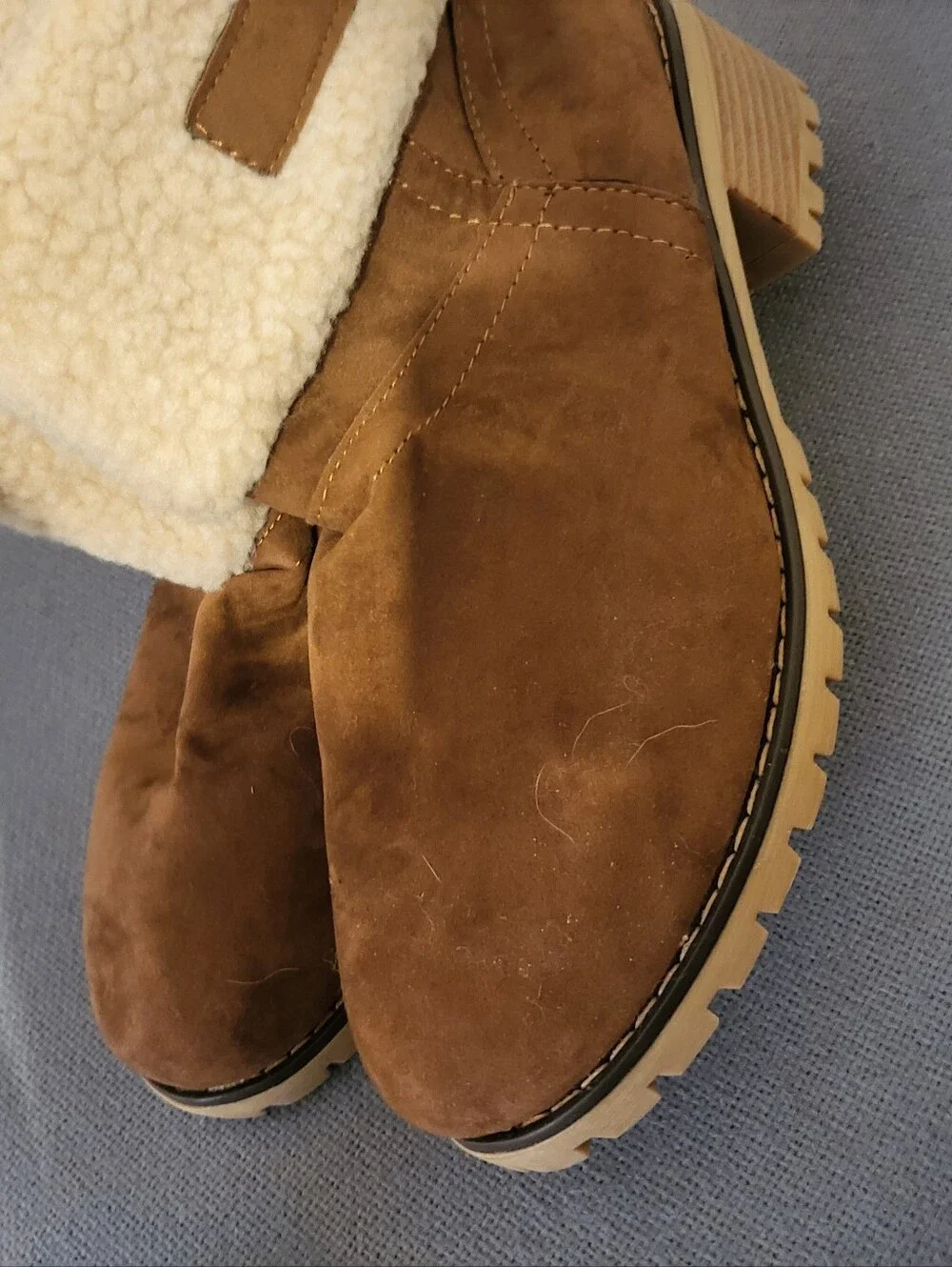 Source Unknown Chestnut Brown Suede Ankle Boots with Cream Shearling